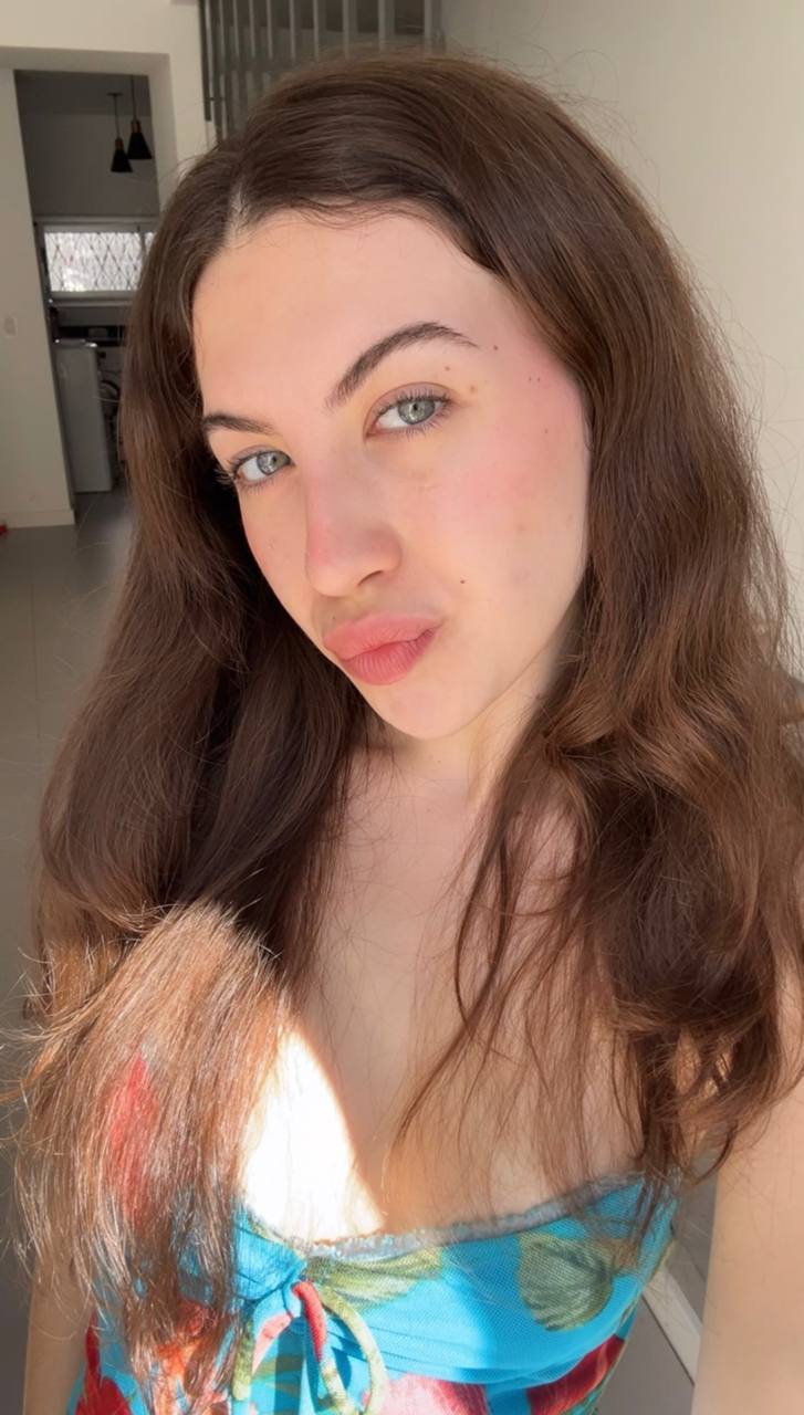 Nude girl Amber in Kingston