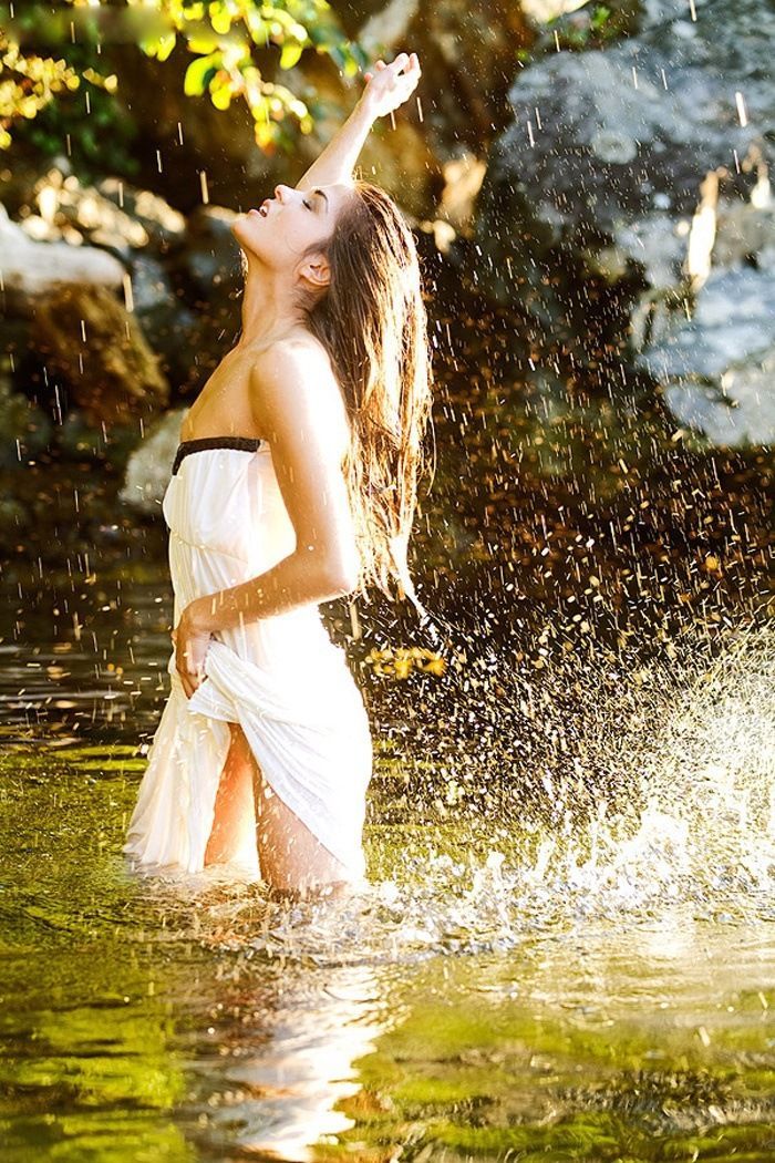 Marie Avgeropoulos in Kingston