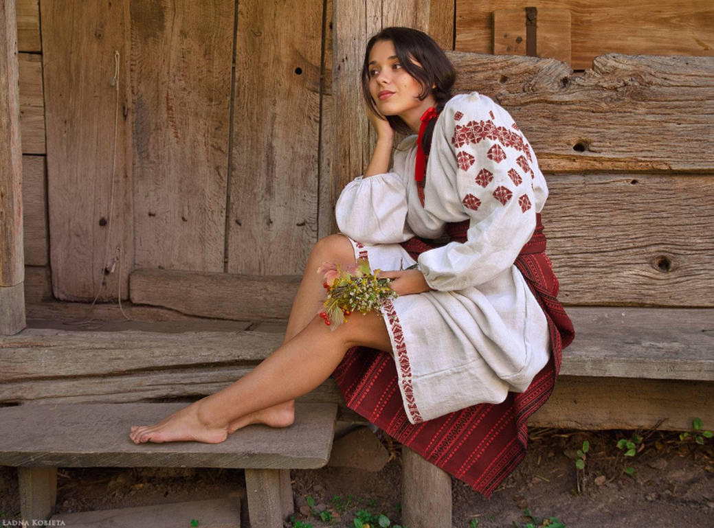 Women in Slavic costumes in Kingston