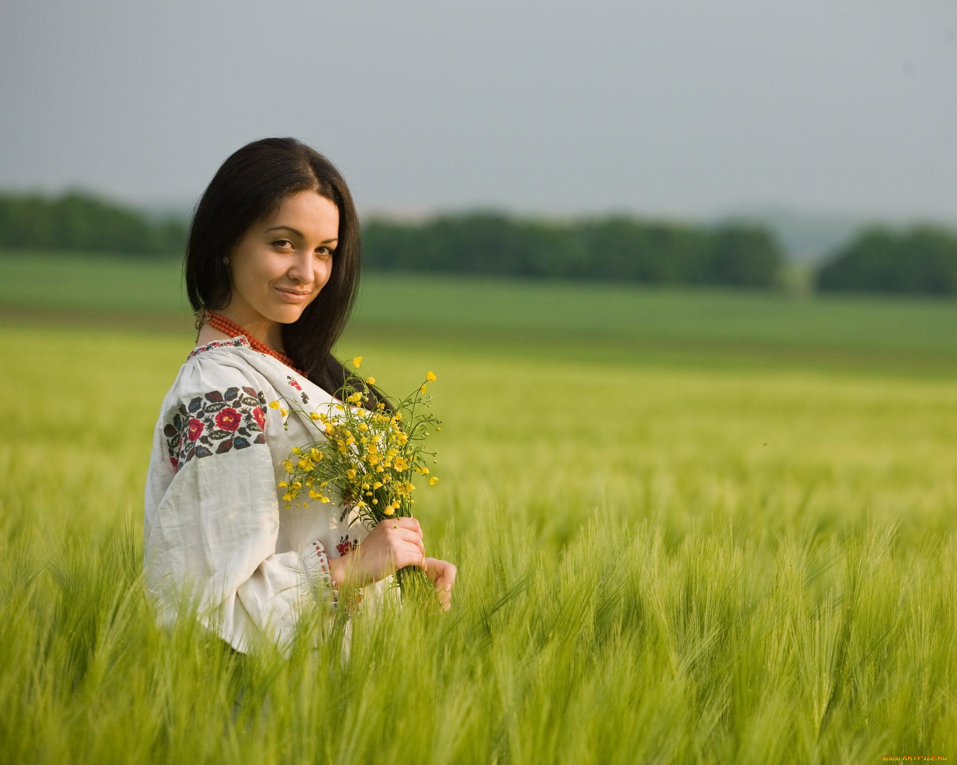 Women in Slavic costumes in Kingston