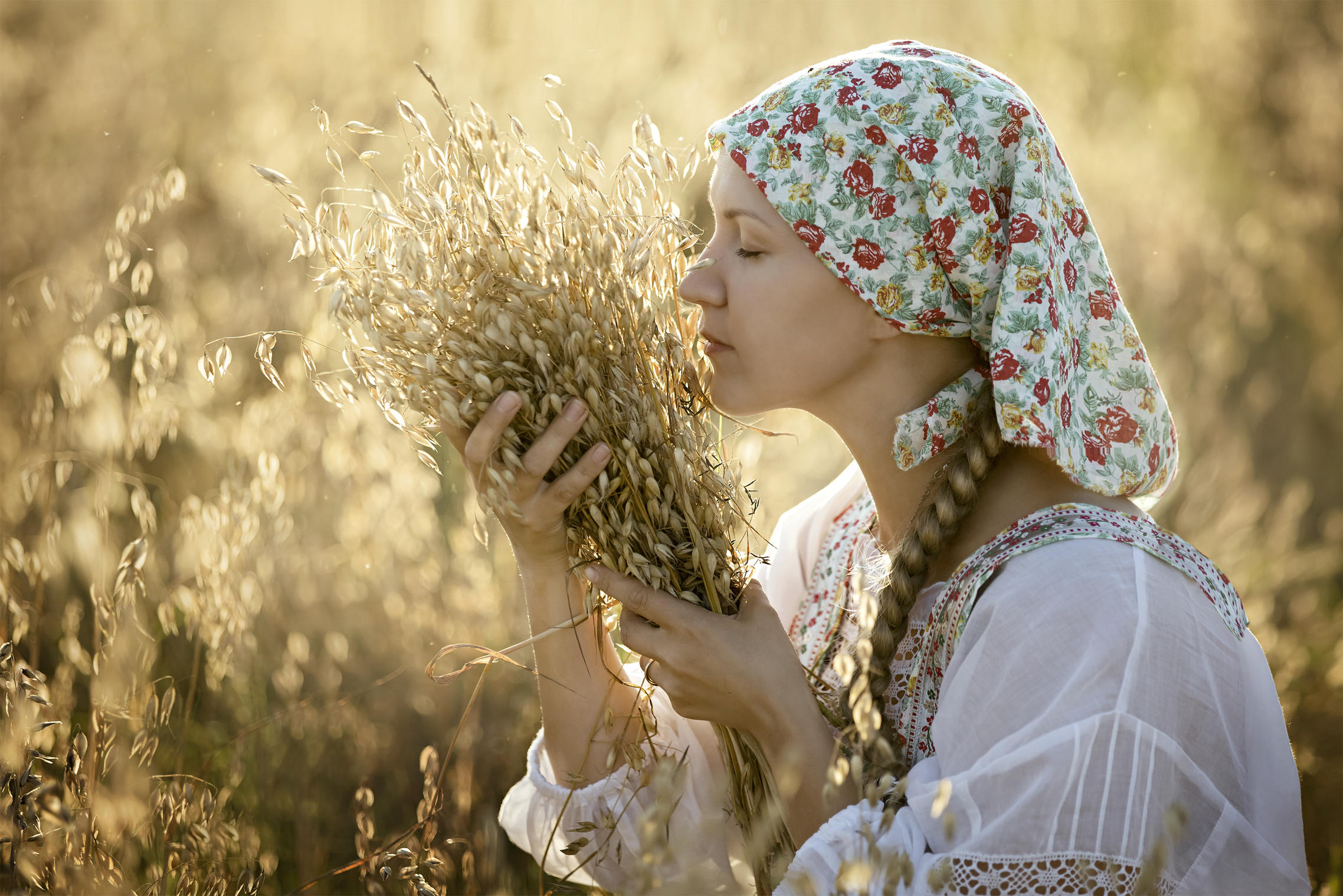 Photo Women in Slavic costumes in Kingston