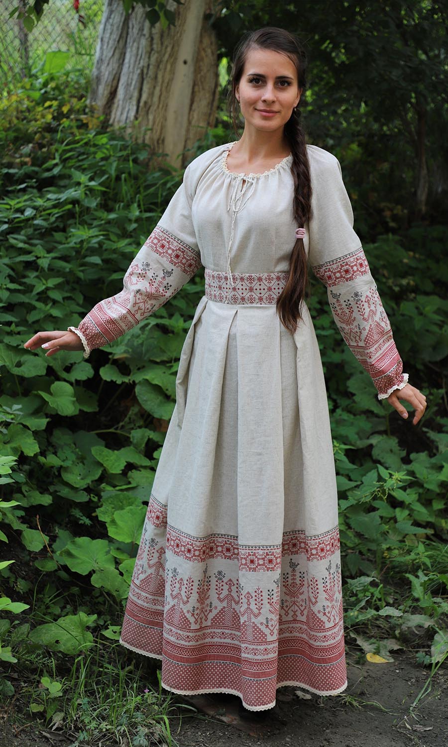 Girls in Slavic costumes in Kingston