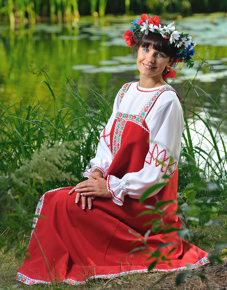 Beautiful girl Girls in Slavic costumes in Kingston