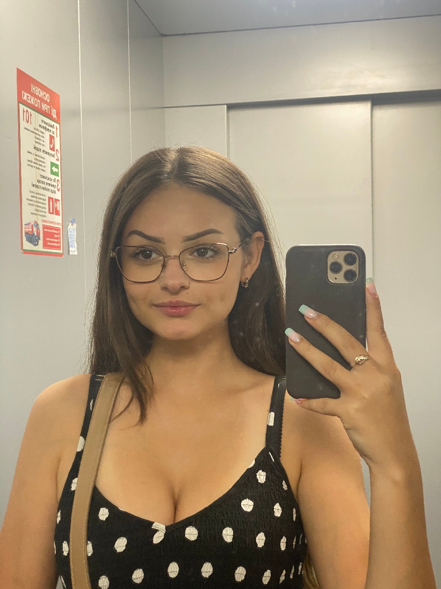 Sexy model Stacy in Kingston